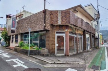 熱海市下多賀 海徒歩圏・駅前商業エリアの角地 古家付売地