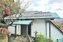 温泉引込済みの露天風呂付き 広大な敷地に建つ平屋建2棟